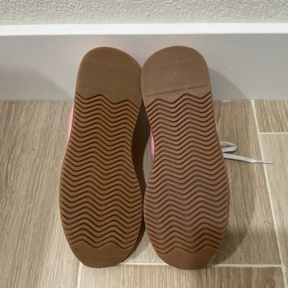 New Balance 420 Tennis Shoes- Womens - Picture 5 of 6